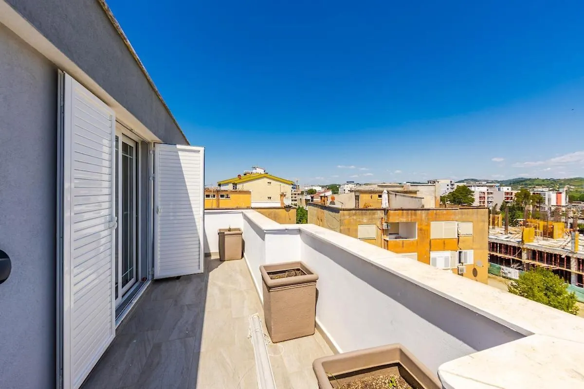 Rooftop Apartment With Private Pool Golem